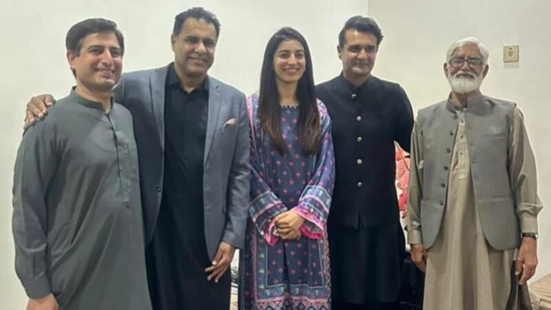 All-rounder Aliya Riaz gets engaged to commentator Ali Younis