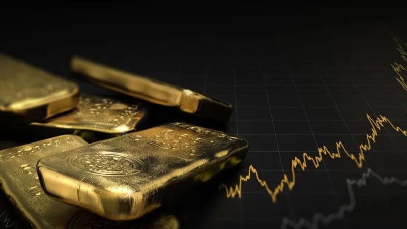Gold price falls from peak, now at Rs261,500 per tola