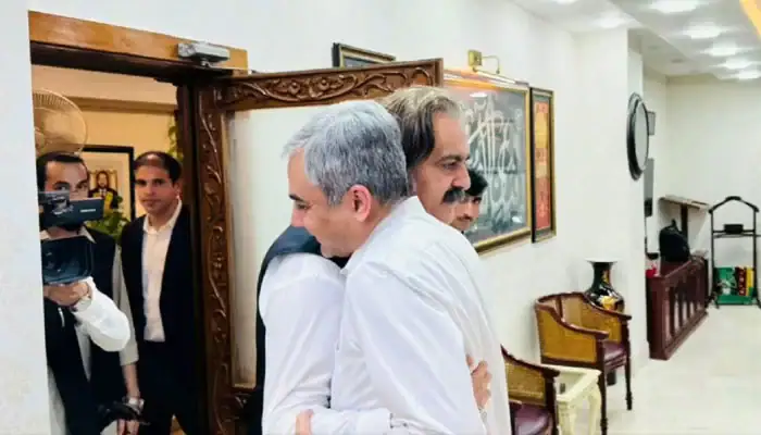 KP, Centre agree to work together after long spat