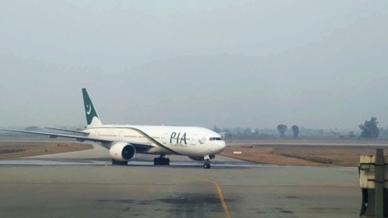 Why have PIA flights to UAE been suspended?