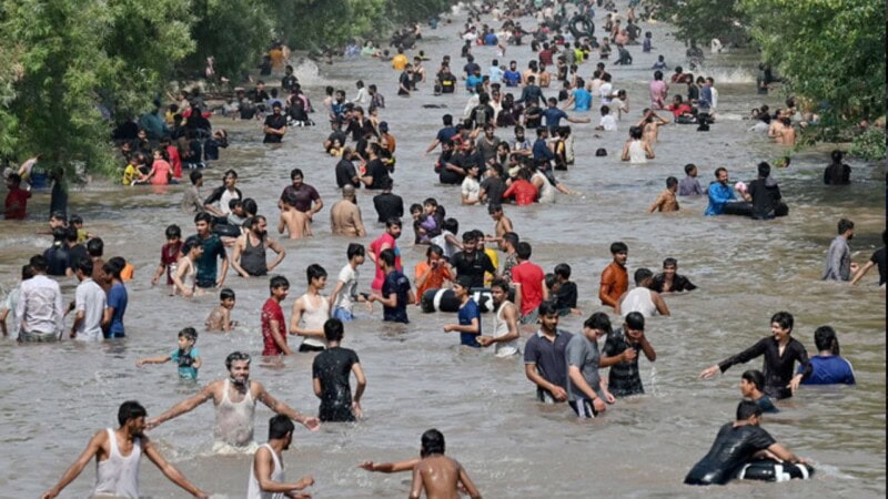 Punjab to close schools, exams to be postponed in Karachi as heatwave gains strength