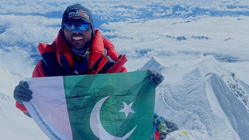 Pakistan’s Sirbaz Khan climbs Mount Everest without supplemental oxygen