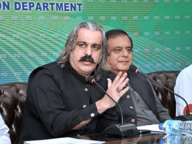 ‘Mujhay easy na laina’, Gandapur slams federal govt for not paying KP dues