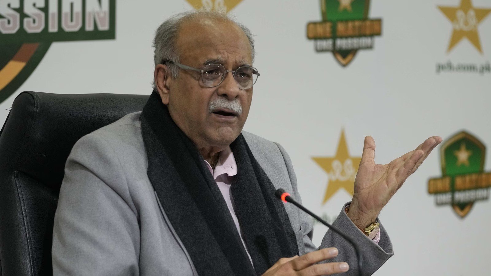 Najam Sethi got angry on FIA's inappropriate behavior with PCB's female staff Former Chairman Pakistan Cricket Board (PCB) Najam Sethi has expressed agner over the misbehavior of Federal Investigation Agency (FIA) staff during the raid on the PCB. Najam Sethi said, "FIA officials took PCB ticketing head Mehwish with them, Mehwish has done important work for PSL first and then as ticketing head for Pakistan cricket." "Total worth of 60 crore of tickets were sold in PSL, but Mehwish is accused of corruption of 80,000, such behavior with a PCB professional is regrettable." Yesterday, the FIA ​​started an investigation into the PCB staff over the irregularities in the sale of tickets for various cricket series. A woman working under Chief Operating Officer Salman Naseer and two other employees were called to the FIA ​​office for questioning. The checks issued for the sale of tickets are being scrutinized.