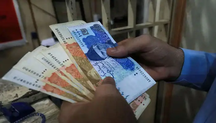 Kitany main parhi aaj ki chuti Pakistanion ko ?