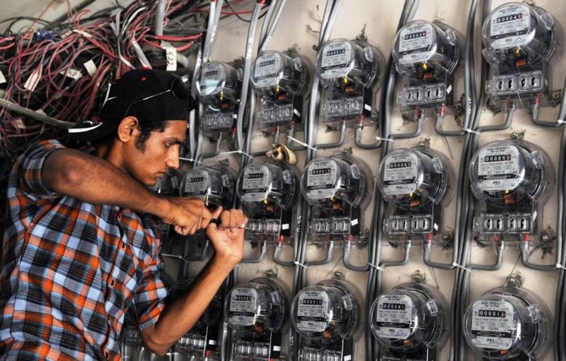 Electricity and gas connections of non-filers to be cut next: FBR Chairman