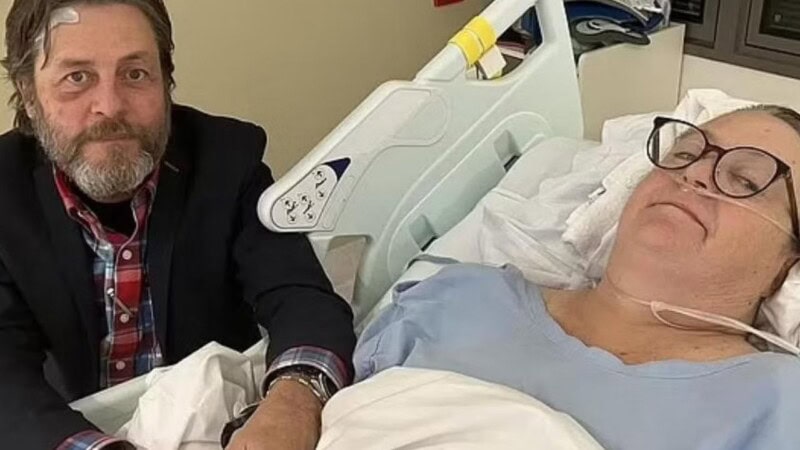 Australian teacher paralysed after Singapore Airline turbulence