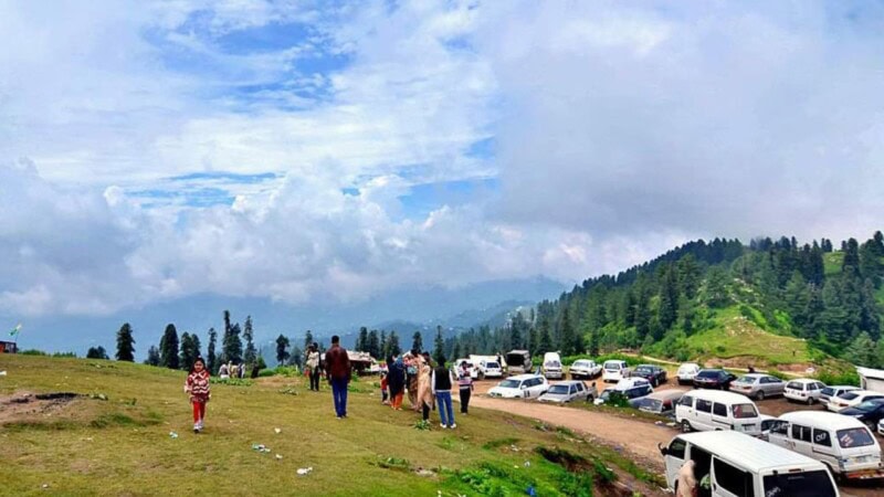 How many tourists visited Khyber Pakhtunkhwa during Eid?
