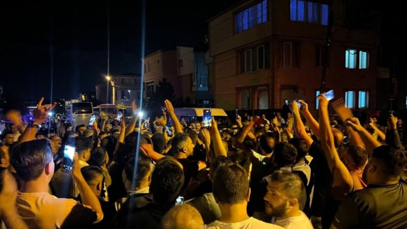 Turkey arrests 67 after mob attacks Syrian properties
