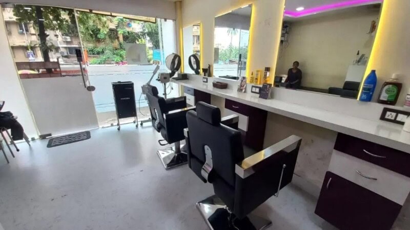 Female DC fights with salon staff over hair dye, owner opens fire