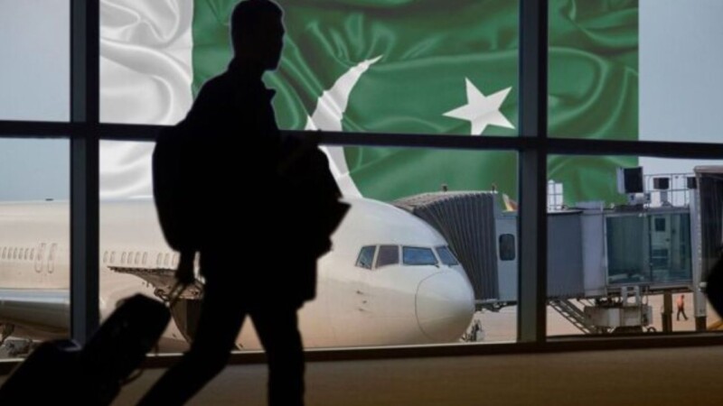 Why do Pakistanis want to leave their country?