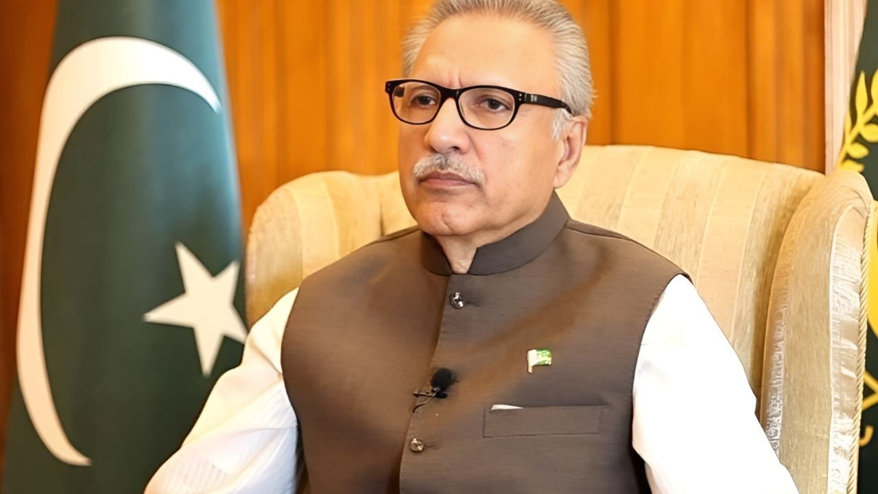 Arif Alvi apologises for sharing old photos online