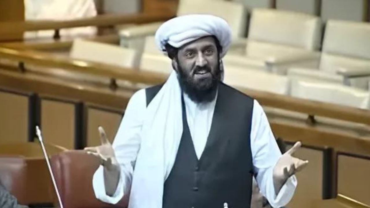 JUI-F leader questions need for secrecy in constitutional amendments