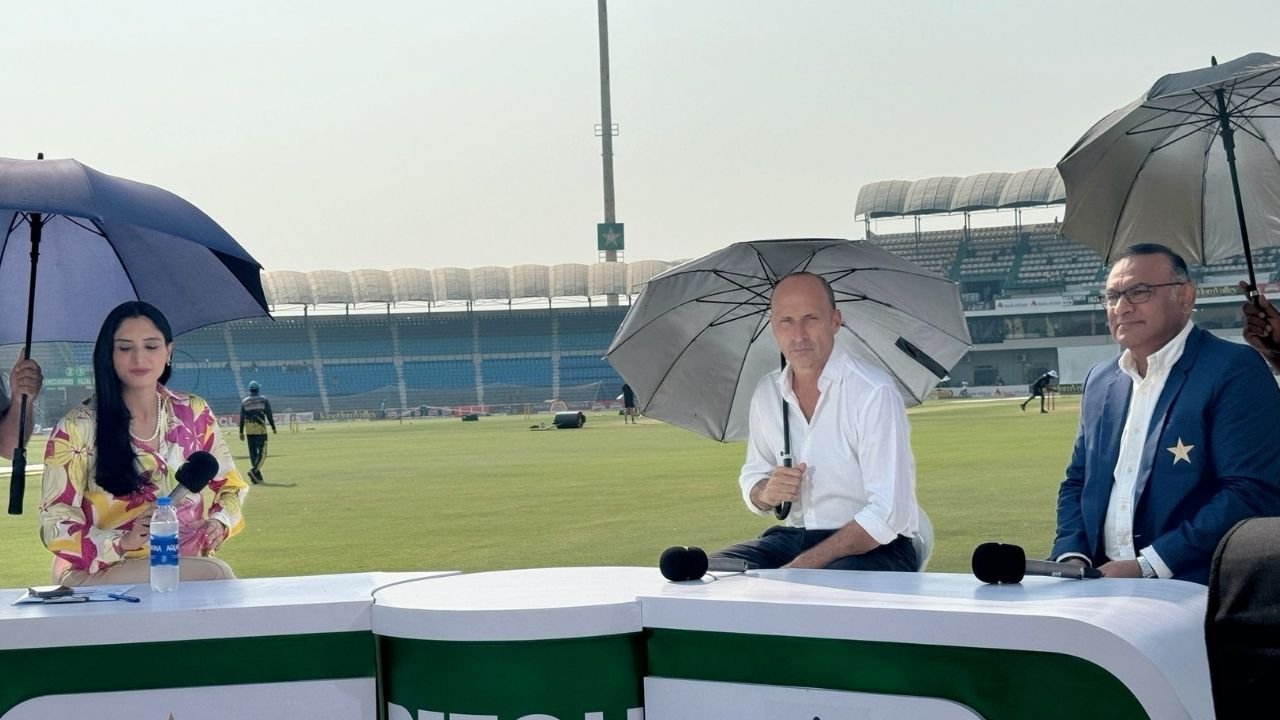 Cricket presenter Zainab Abbas and Amir Sohail criticised for a viral picture