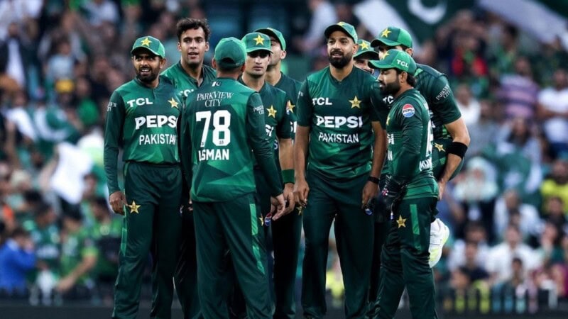 Australia sets 148 runs target for Pakistan in second T20