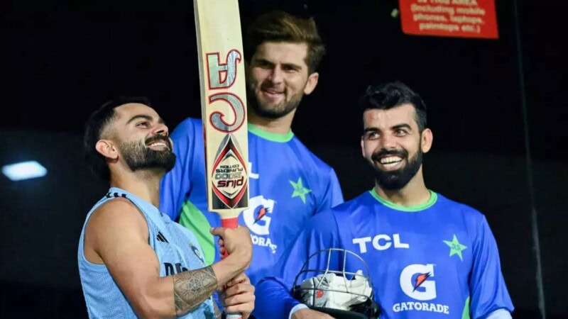 Kohli follows THIS Pakistani cricketer on Instagram
