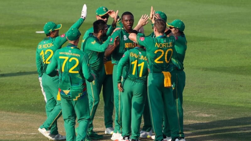 Three former South African cricketers arrested in corruption case