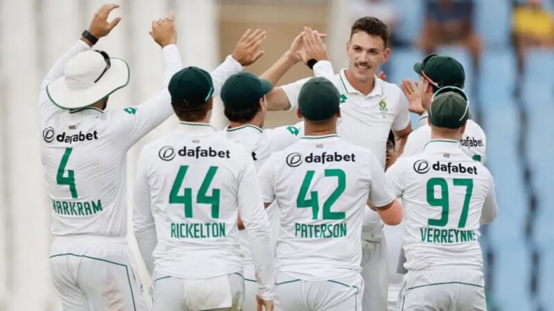 South African tail ender crushes Pakistani bowling, wins Centurian Test by two wickets