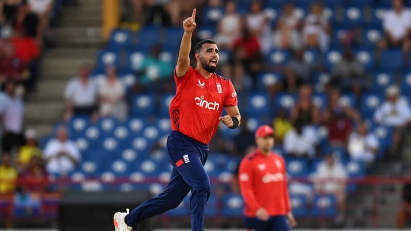 India creates visa hurdles for Pakistan-origin British pacer
