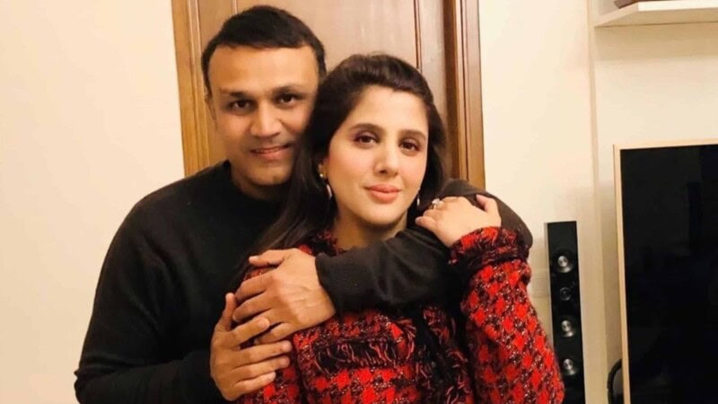 Divorce rumors hit Virender Sehwag, wife Aarti