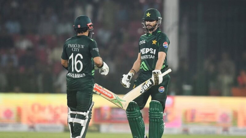 Pakistan stun South Africa to qualify for tri-nation series final