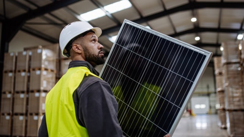 Govt discusses reductions in solar net metering rates with IMF