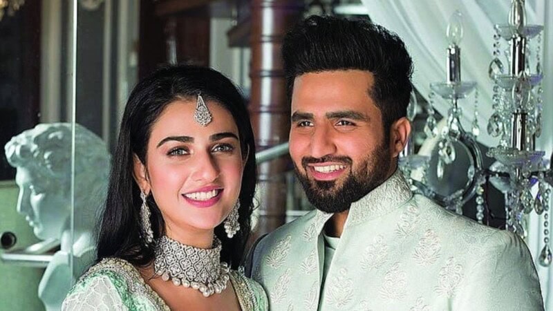 Falak Shabir’s ‘wife’ changed by Google