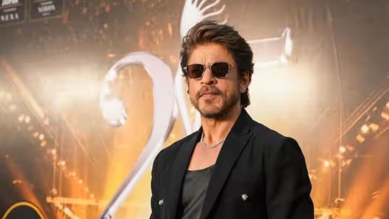 Shah Rukh Khan’s IIFA 2025 look: Fans call him ‘The Moon of Jaipur’