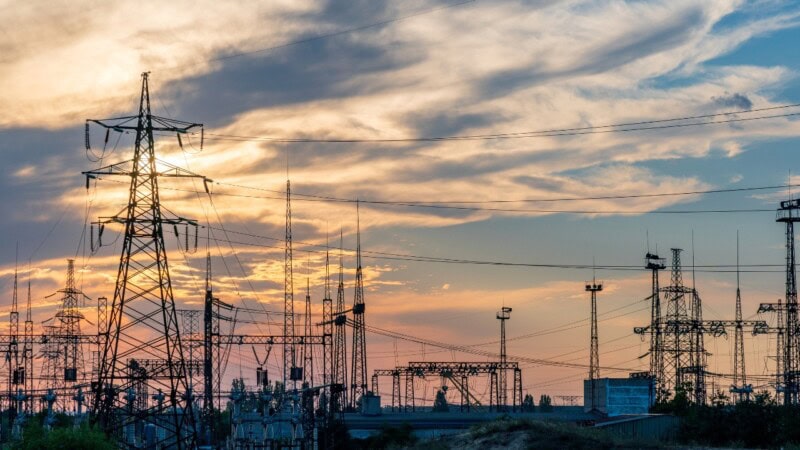 Power tariff records slight drop as govt revisits IPP agreements