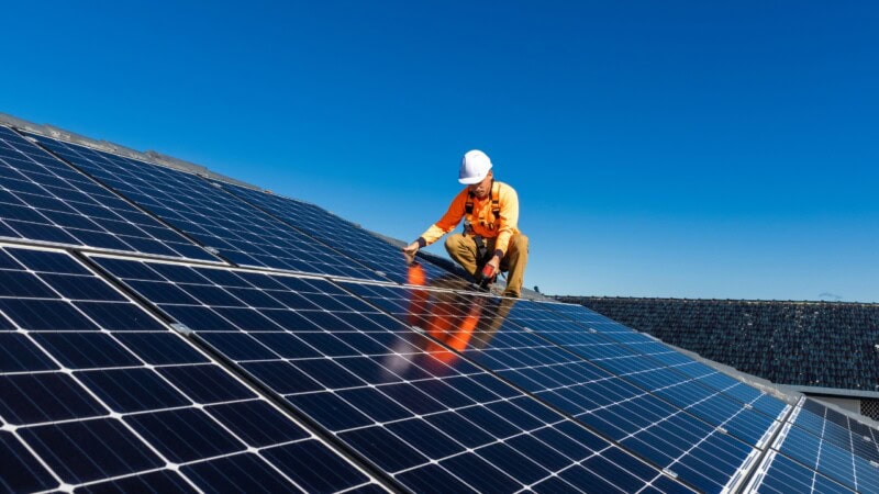 Govt to revise net metering rates; limits validity of contract for net meter owners