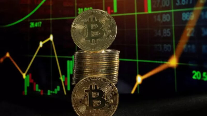 Bitcoin Drops with Global Markets on Sunday, Cryptos Take a Hit