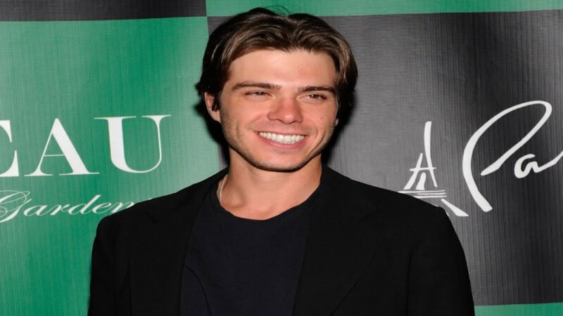 Matthew Lawrence Unmasked as Paparazzo on The Masked Singer