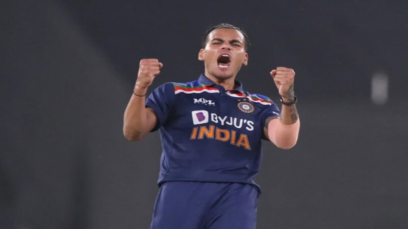 Why Did Rahul Chahar Replace Shami Midway Through His Spell?