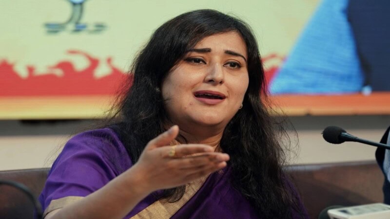 Bansuri Swaraj’s Bold Political Statement: A Counter to Priyanka Gandhi’s ‘Palestine’ Bag
