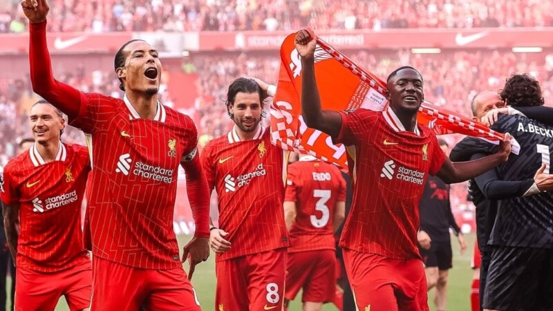Liverpool crush Tottenham to clinch Premier League title
