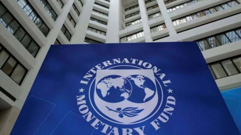 PSX climbs as investors anticipate good news from IMF