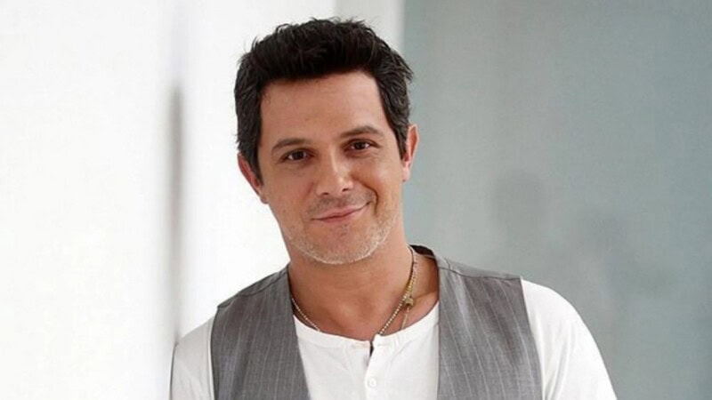 Alejandro Sanz Finds Happiness in His Relationship with Candela Márquez