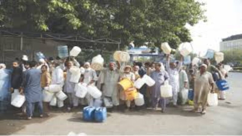 Karachi Severe Water Crisis Continues; Citizens Report 12-Day Water Outage