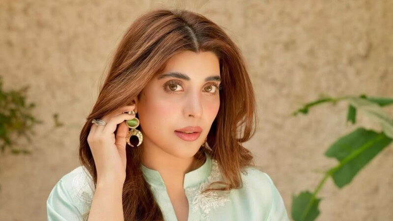 ‘Self-respect’; Urwa Hussain slams celebs who put fans above country
