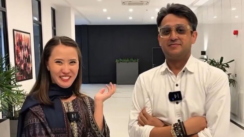 Shafaat Ali leaves Kazakh vlogger speechless in viral clip