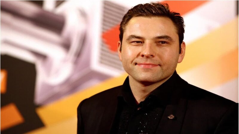 David William: The Rise of a Global Comedy and Literary Star