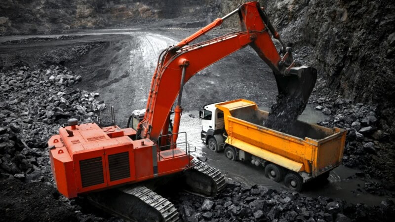 Pakistan urges US firms to explore untapped mineral wealth