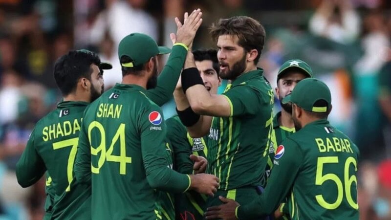 Pakistan leaves big names out of T20 squad for Bangladesh series