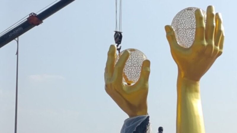 Controversial ‘golden hands’ sculpture removed from Islamabad’s Margalla Avenue