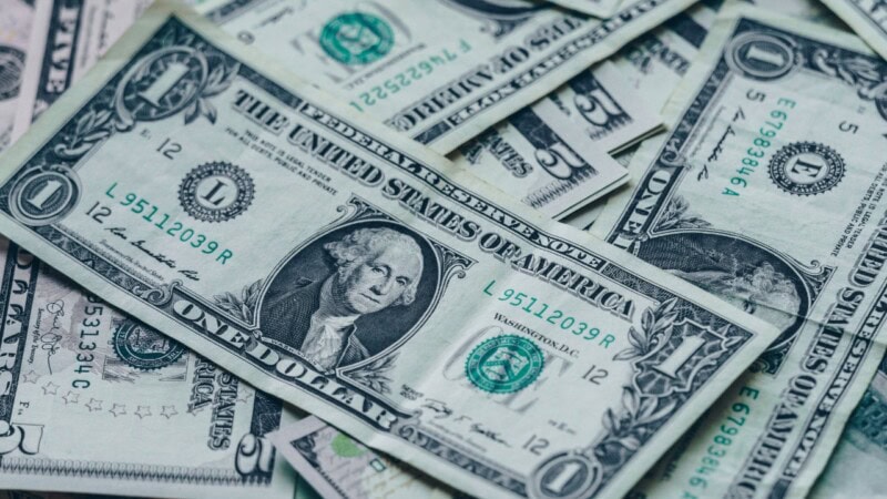 Currency market experiences dollar shortage despite current account surplus