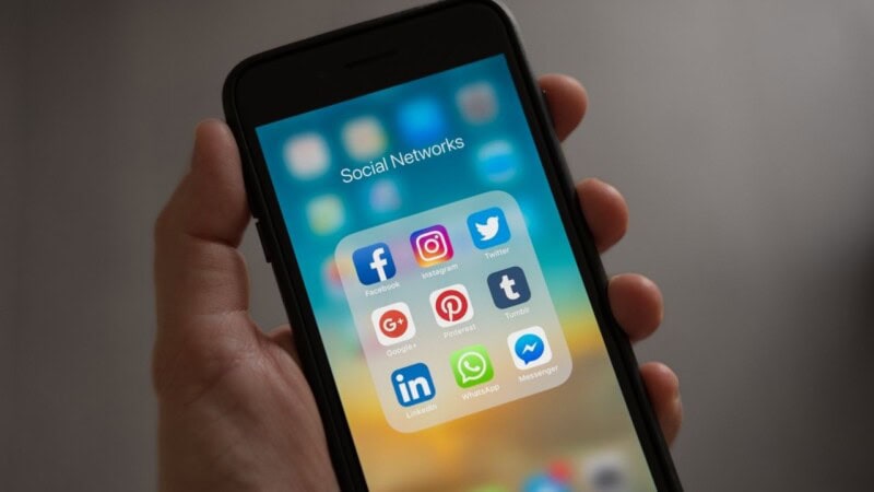 Social media ban for children under 16 proposed in Senate