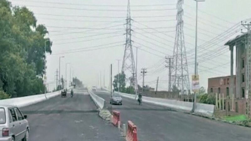 Lahore couple plunge to death from Akbar Chowk flyover