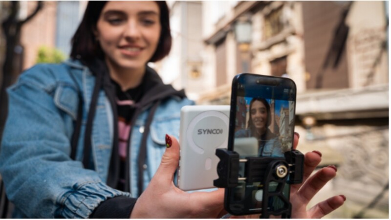 Best Selfie Monitor Screen in 2025: SYNCO XView M4