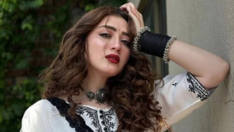 Momina Iqbal takes a dig at politicians for ‘content creation’ at flood sites