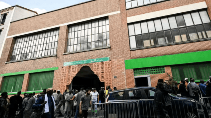 Pigs’ heads left outside mosques in Paris region